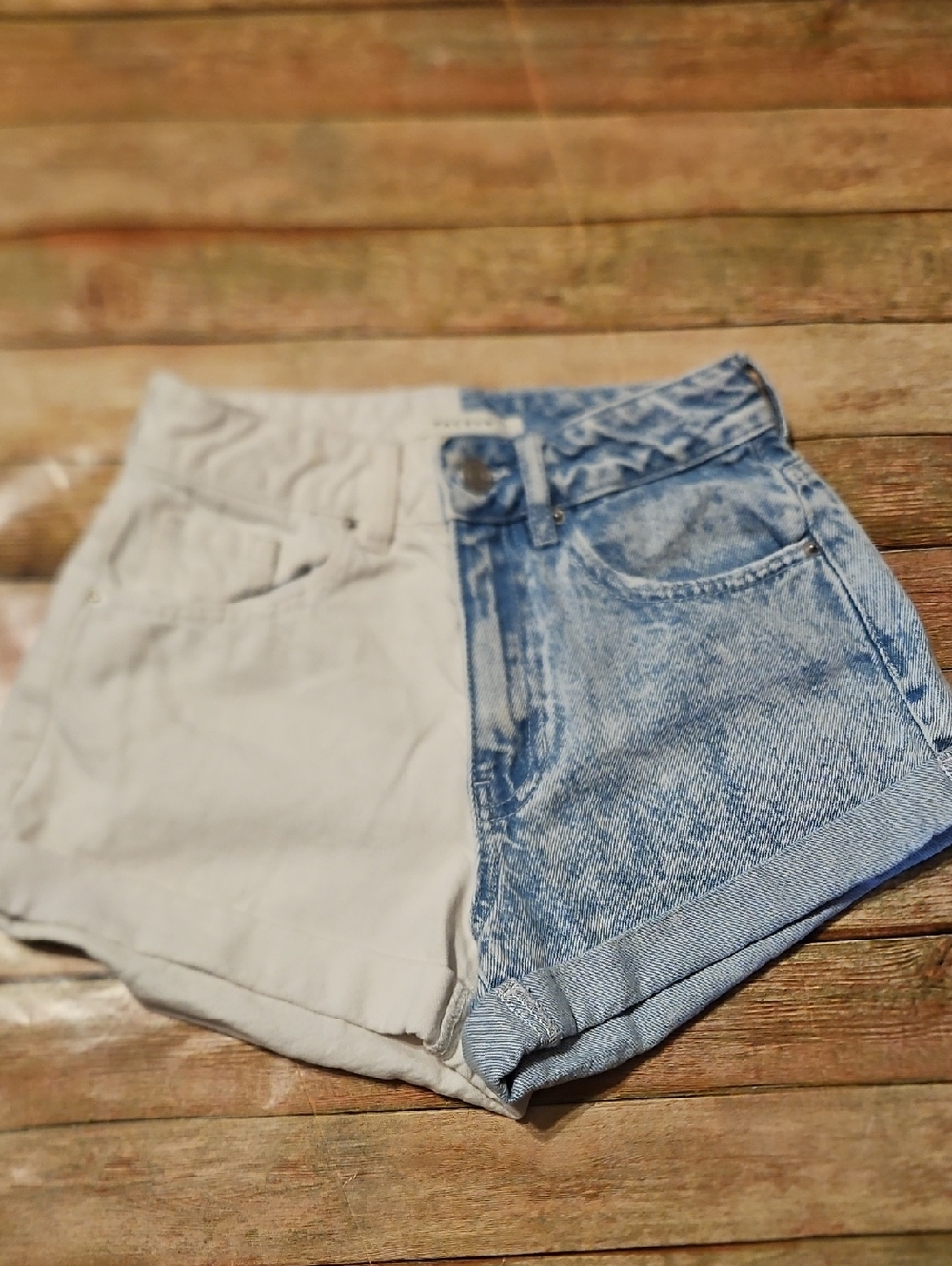 PacSun Two-Tone White and Light Blue Denim Mom  Shorts Size 24